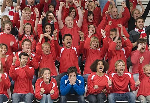 足球狂热粉丝关注的焦点阵容的简单介绍