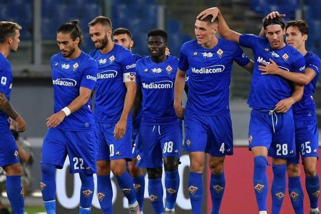 米兰主场大胜佛罗伦萨，稳固榜首位置的简单介绍