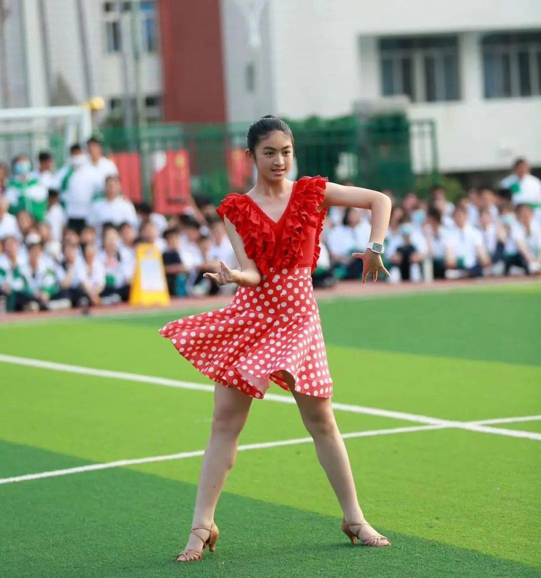 关于策马奋蹄，冠军风采赛场尽显的信息