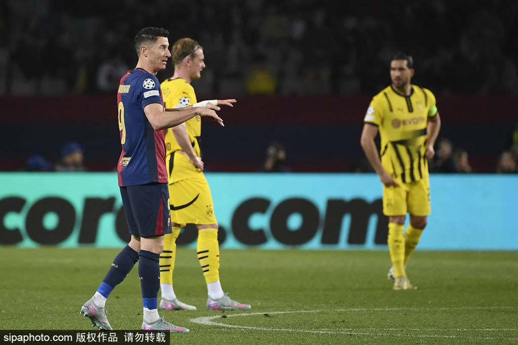 开云体育登录-瓦伦西亚逆袭成功，晋级前景备受期待