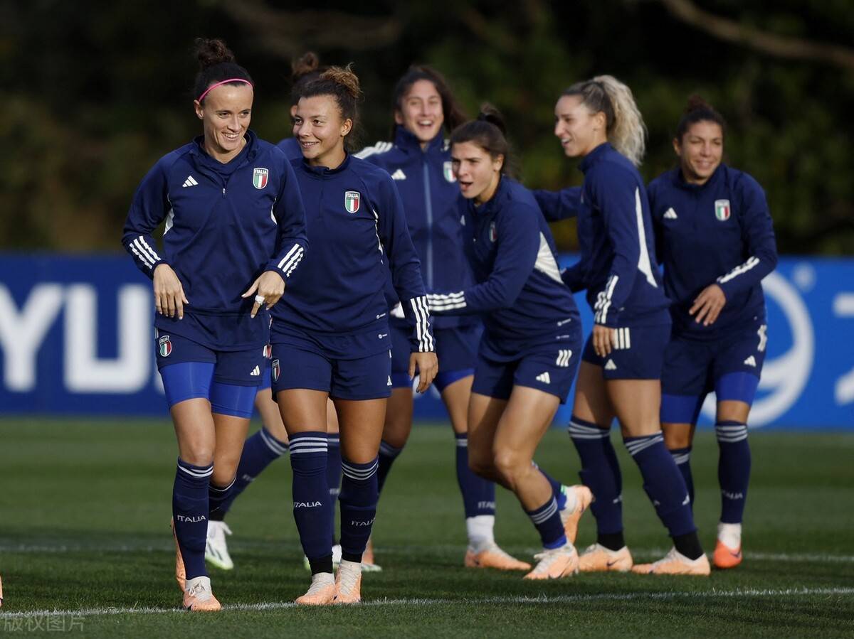 意大利女足选手在比赛中表现出色，引发热议