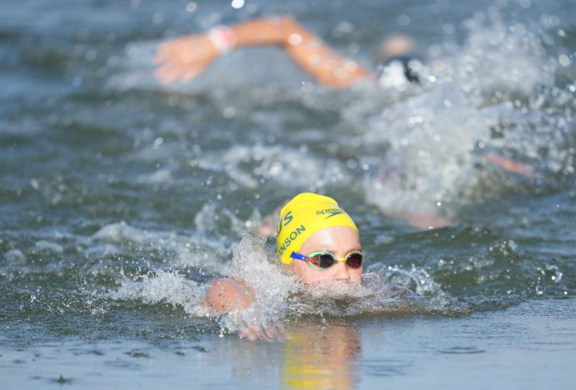 澳大利亚运动员夺得划船比赛冠军