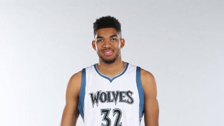 关于森林狼队主场击败对手，唐斯展现统治力的信息