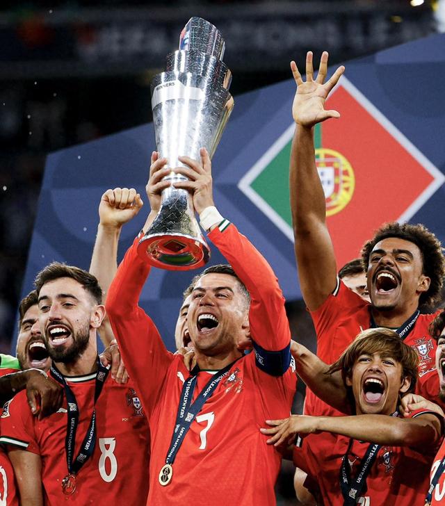 包含欧洲联赛场面火爆，国家队展现强大实力赢得胜利的词条