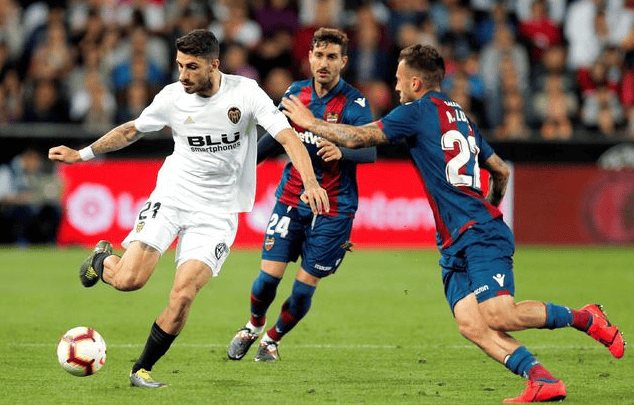 西甲篮球联赛冠军赛，激烈角逐各支球队