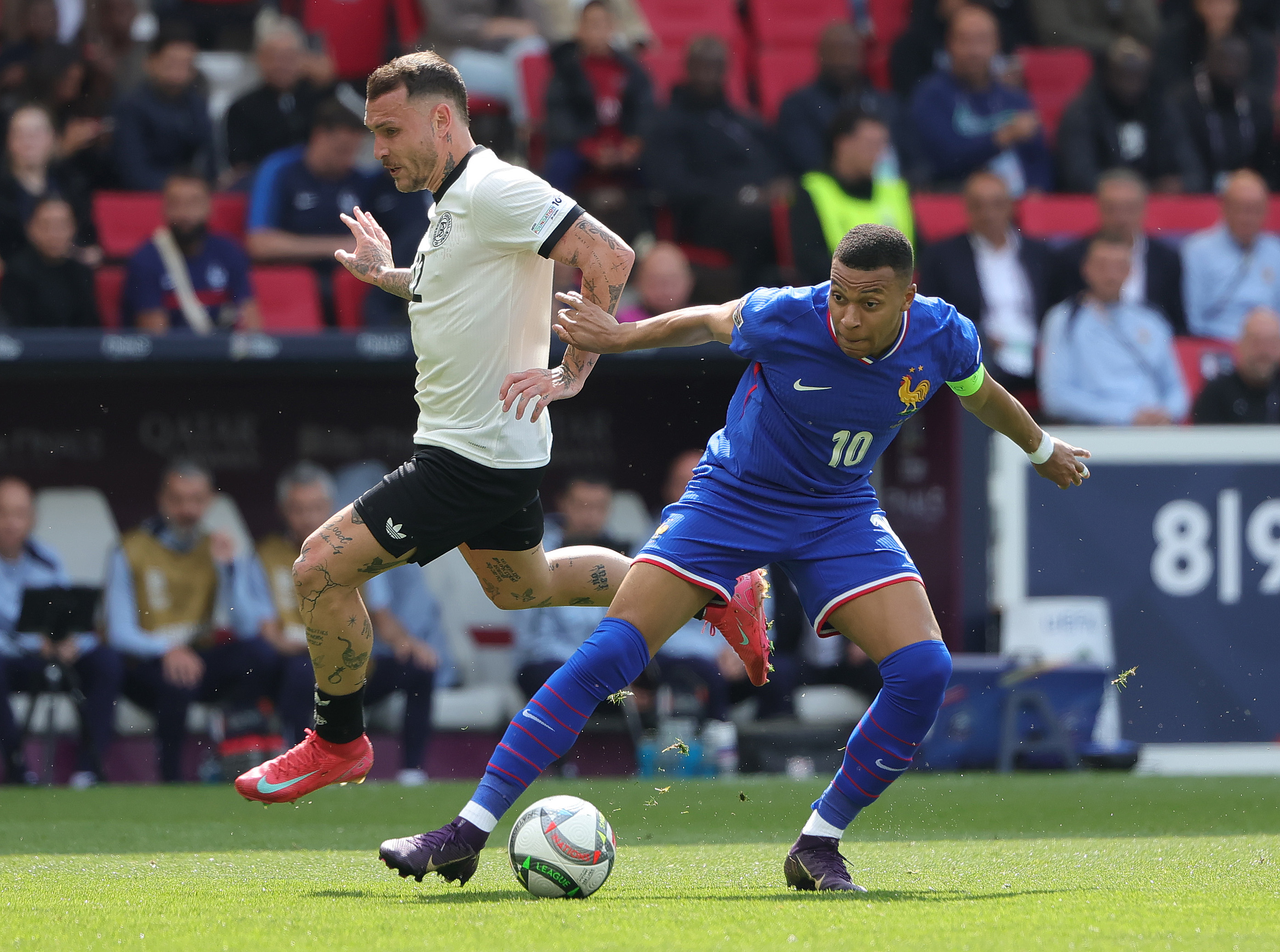 开云体育官网入口-法国队在欧国联比赛中遭遇挑战，连续不胜的简单介绍