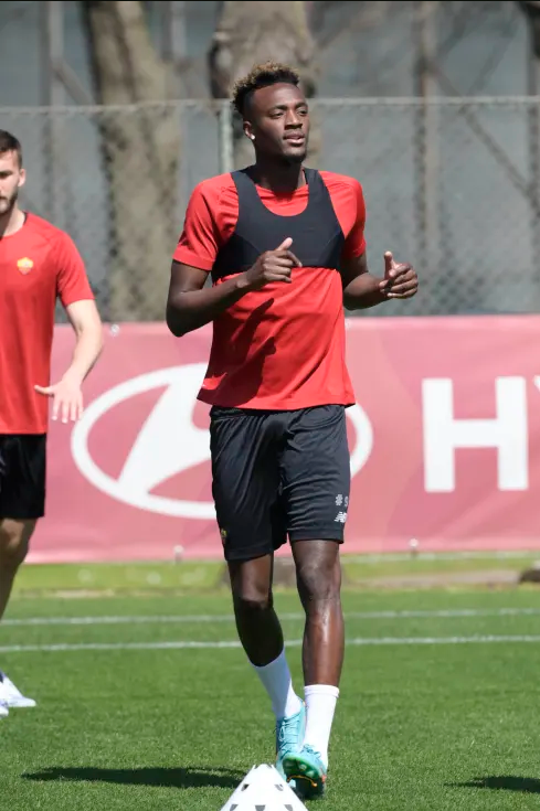 关于那不勒斯队员训练备战下一场比赛的信息