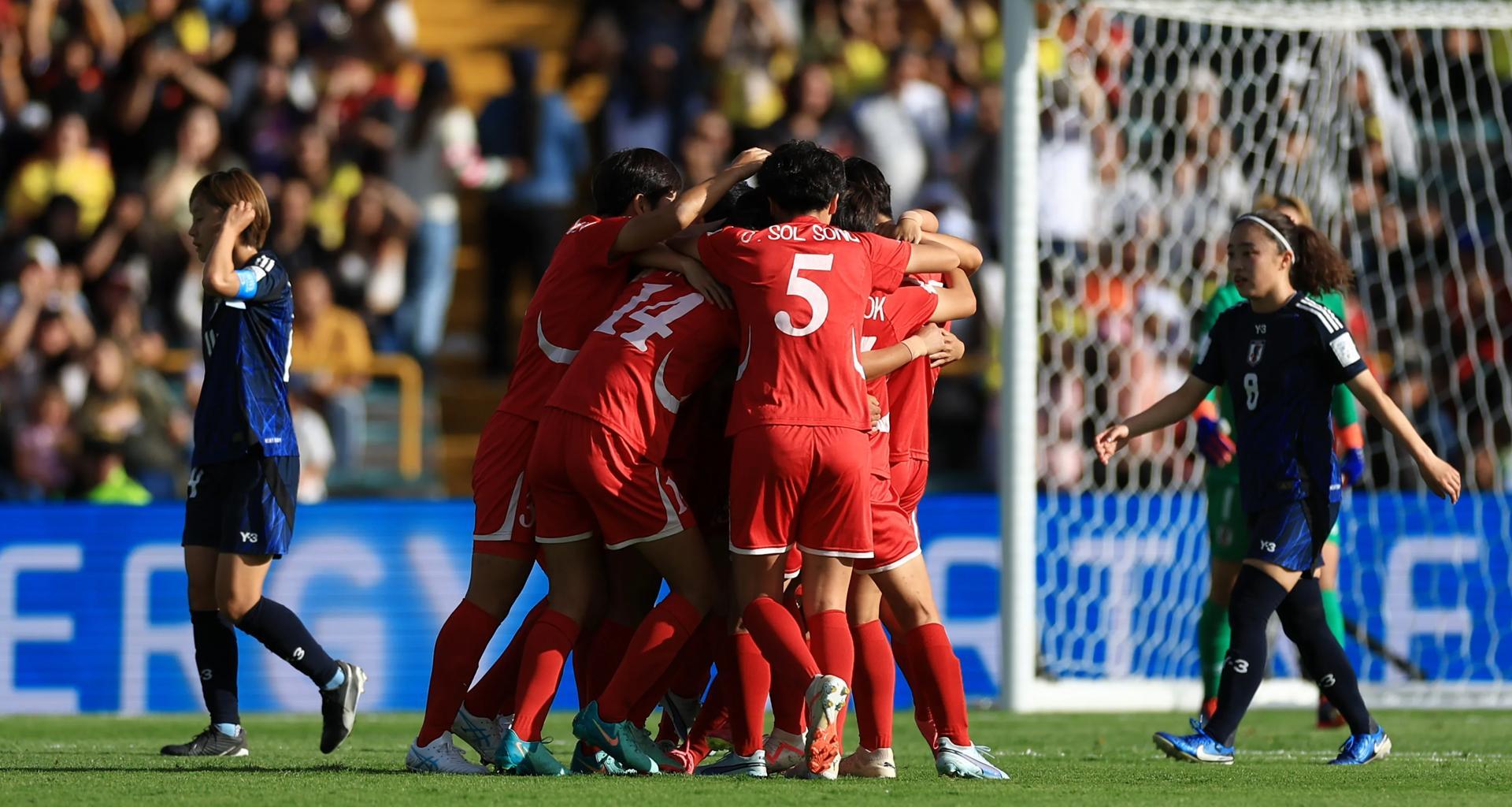 包含世界女足冠军欲出，胜者将晋级决赛的词条