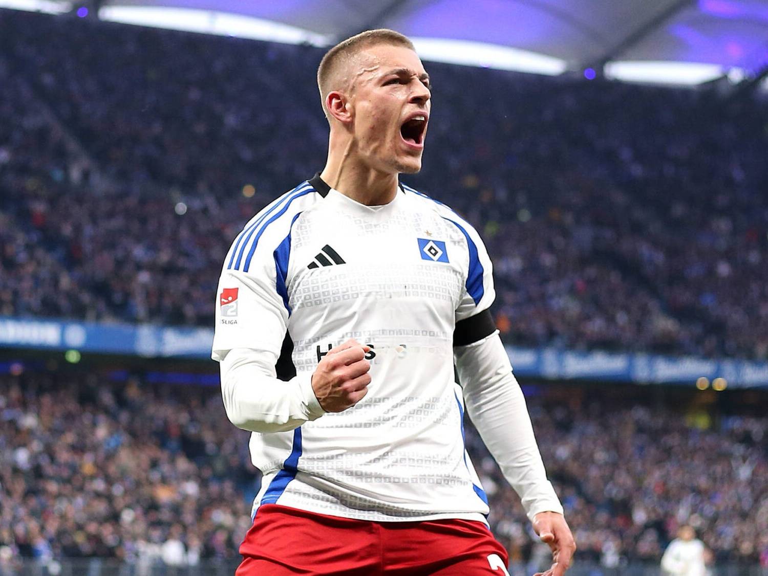 开云体育中国官网-汉堡球员体能引发关注，德甲竞争激烈赛季继续的简单介绍