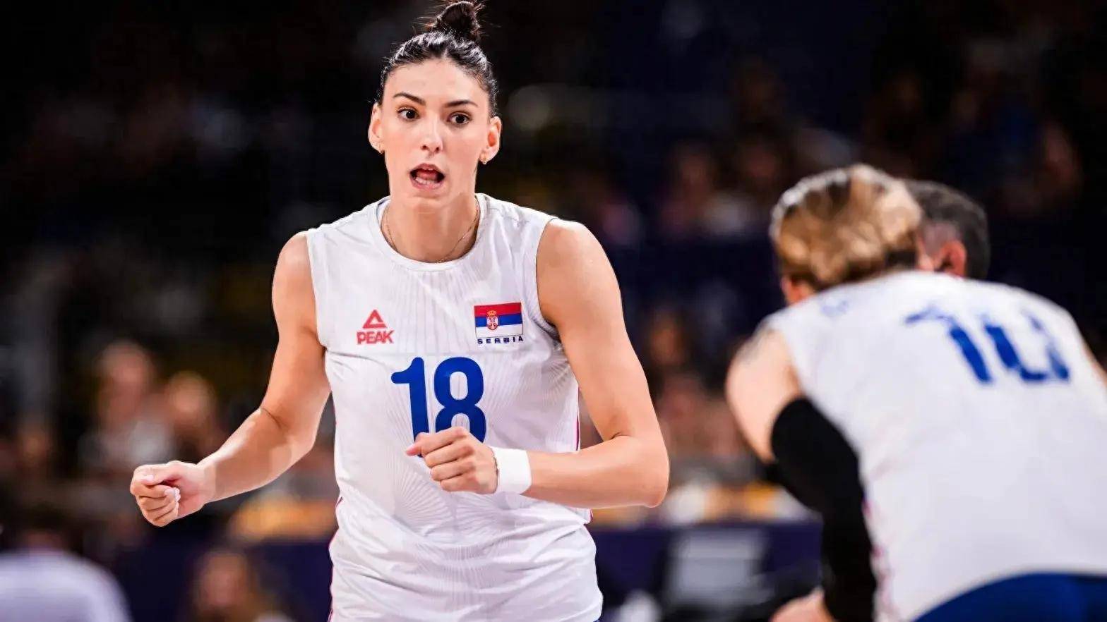 塞尔维亚国家女子足球队实力突出，赢得比赛