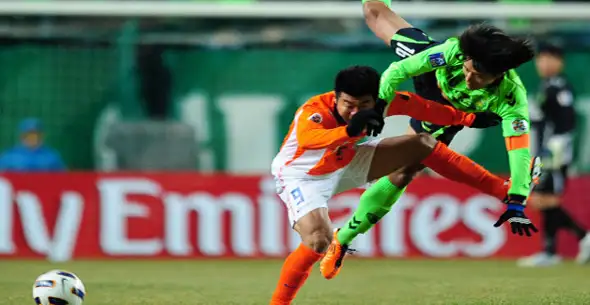 关于篮球赛场强强对话，冠军之争谁能笑到最后？的信息