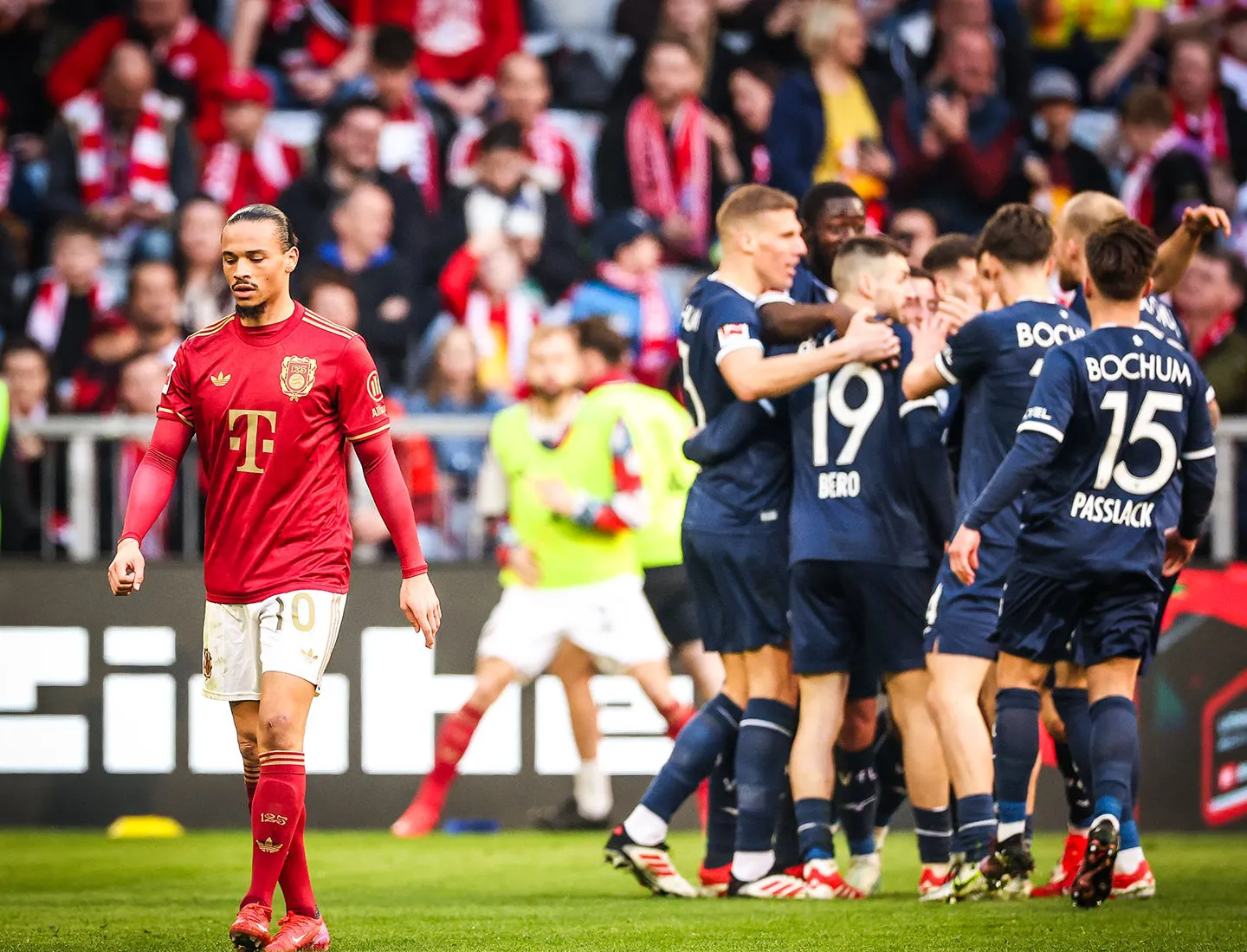 包含勒沃库森客场失利，争冠希望渺茫的词条