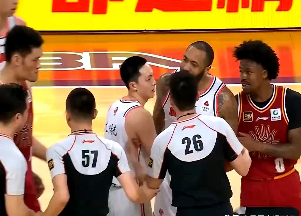 开云体育官网-山西男篮客场不敌云南队，夺冠悬念