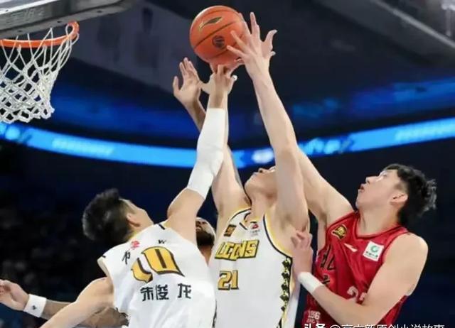 开云体育官网入口-篮球比赛出现重大失误，球员受到指责