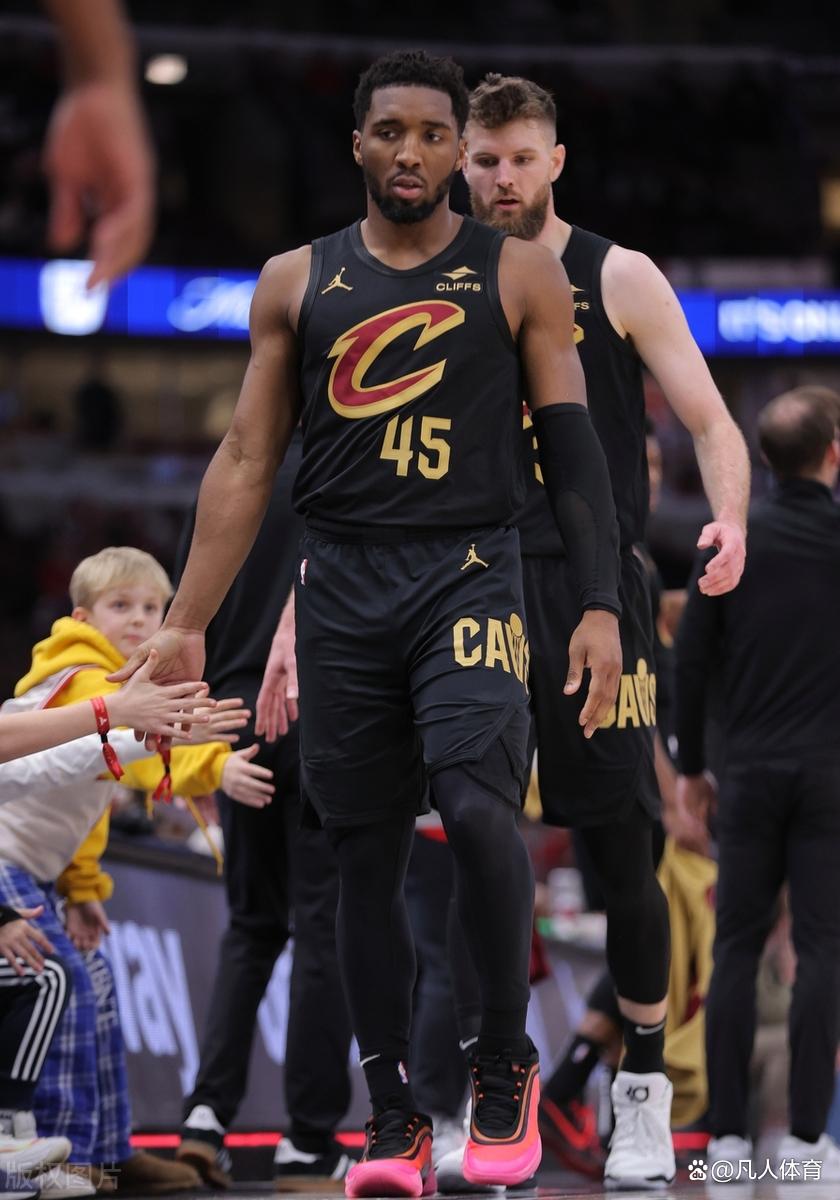 骑士队气势如虹，轻松击败对手晋级