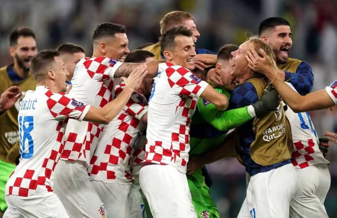 包含双方战意高涨，欧洲杯预选赛将迎来一场苦战的词条