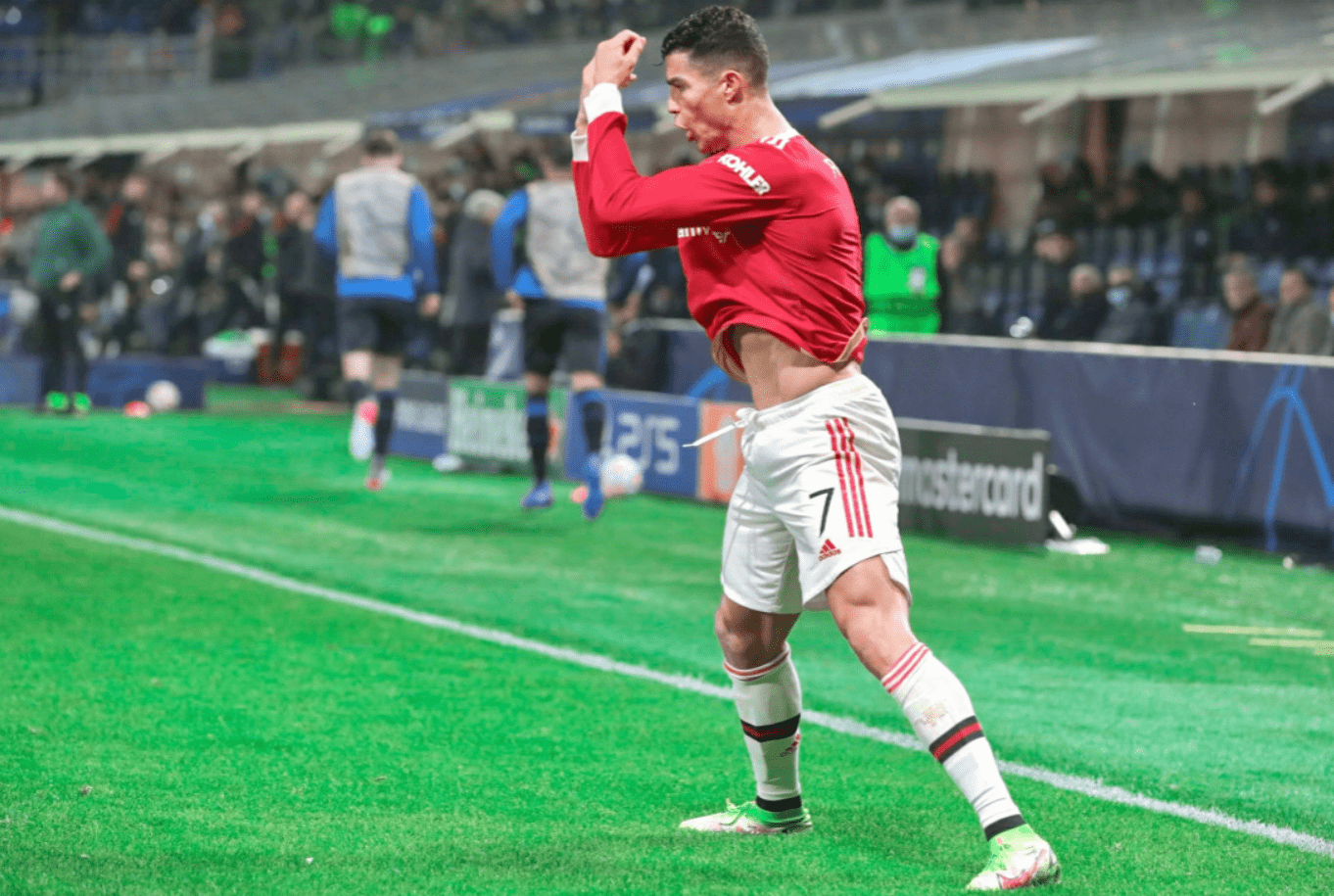 开云体育网站-关于尤文客场大败，小组出线形势堪忧的信息