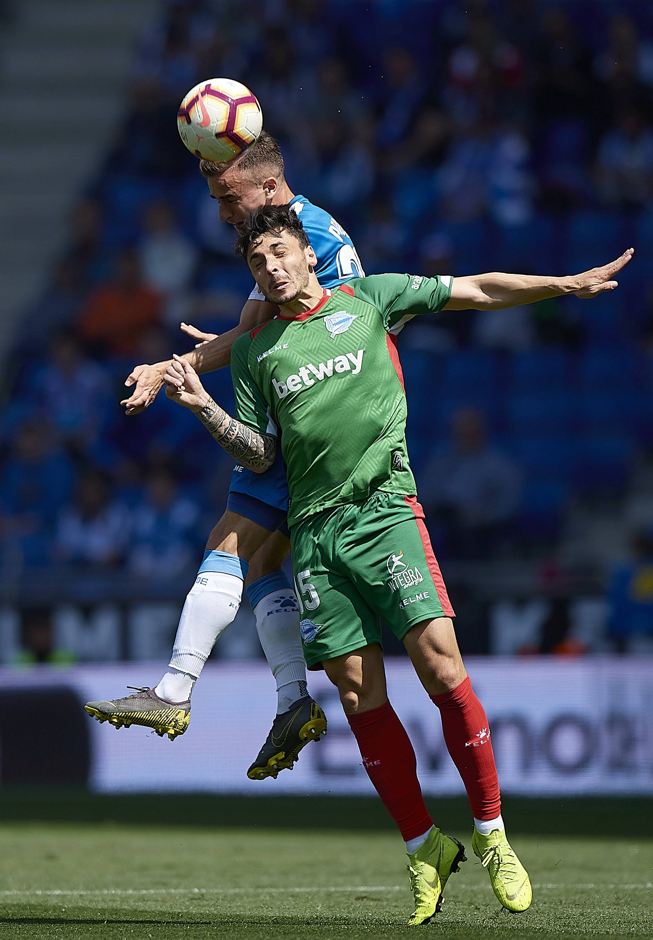 关于西班牙队展现实力，成功击败对手的信息